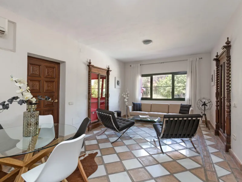 House - Detached Villa в продаже в Benahavís, Málaga. В доме 12 спален и 10 ванных комнат. Площадь дома 1058 м². Площадь участка 4899 м²
