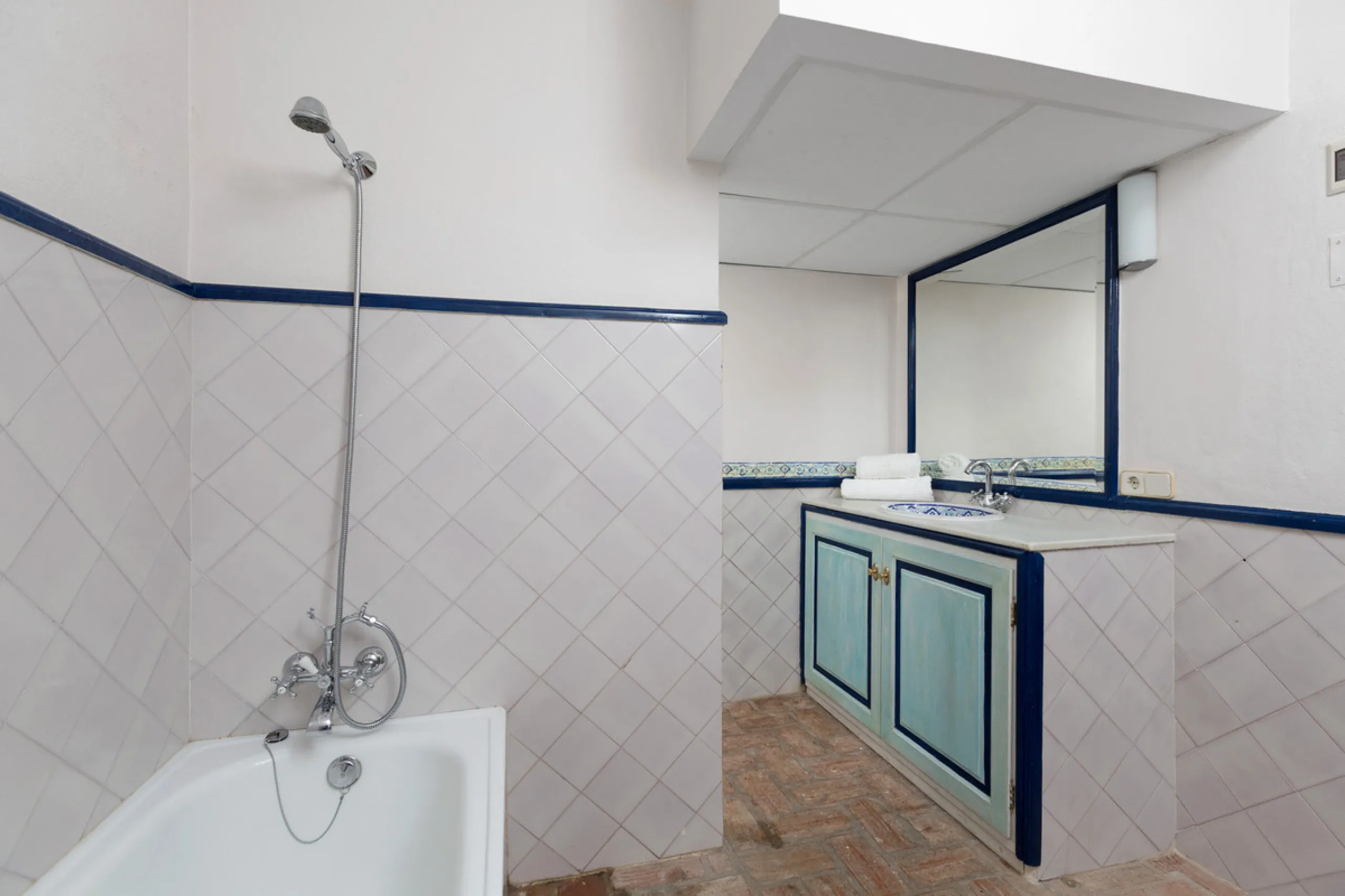 House - Detached Villa в продаже в Benahavís, Málaga. В доме 12 спален и 10 ванных комнат. Площадь дома 1058 м². Площадь участка 4899 м²
