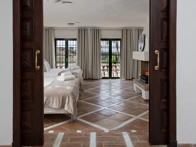 House - Detached Villa в продаже в Benahavís, Málaga. В доме 12 спален и 10 ванных комнат. Площадь дома 1058 м². Площадь участка 4899 м²