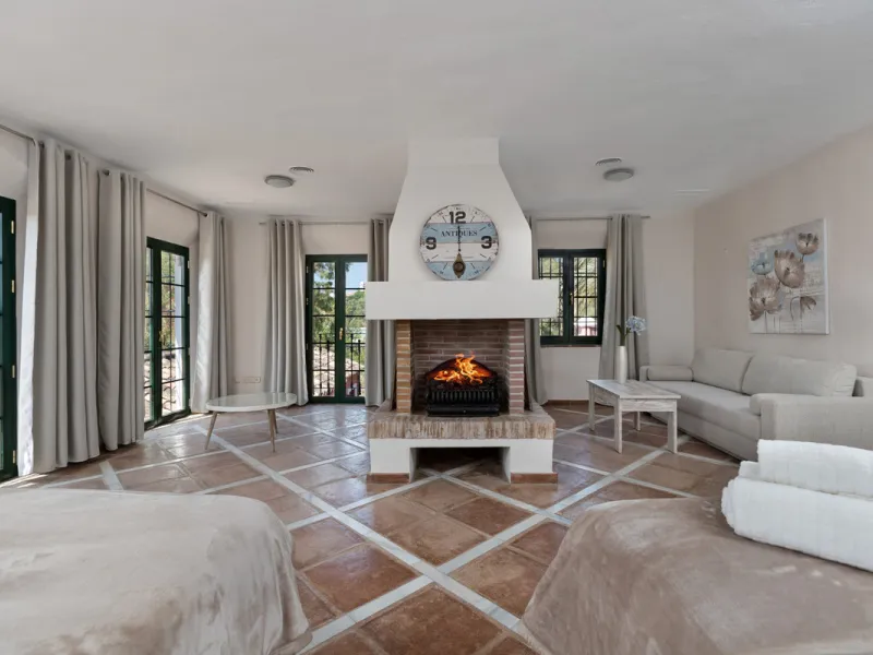 House - Detached Villa в продаже в Benahavís, Málaga. В доме 12 спален и 10 ванных комнат. Площадь дома 1058 м². Площадь участка 4899 м²
