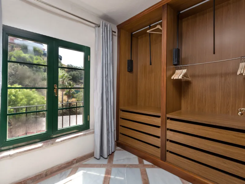 House - Detached Villa в продаже в Benahavís, Málaga. В доме 12 спален и 10 ванных комнат. Площадь дома 1058 м². Площадь участка 4899 м²