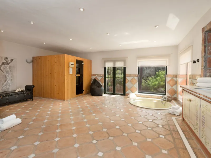 House - Detached Villa в продаже в Benahavís, Málaga. В доме 12 спален и 10 ванных комнат. Площадь дома 1058 м². Площадь участка 4899 м²