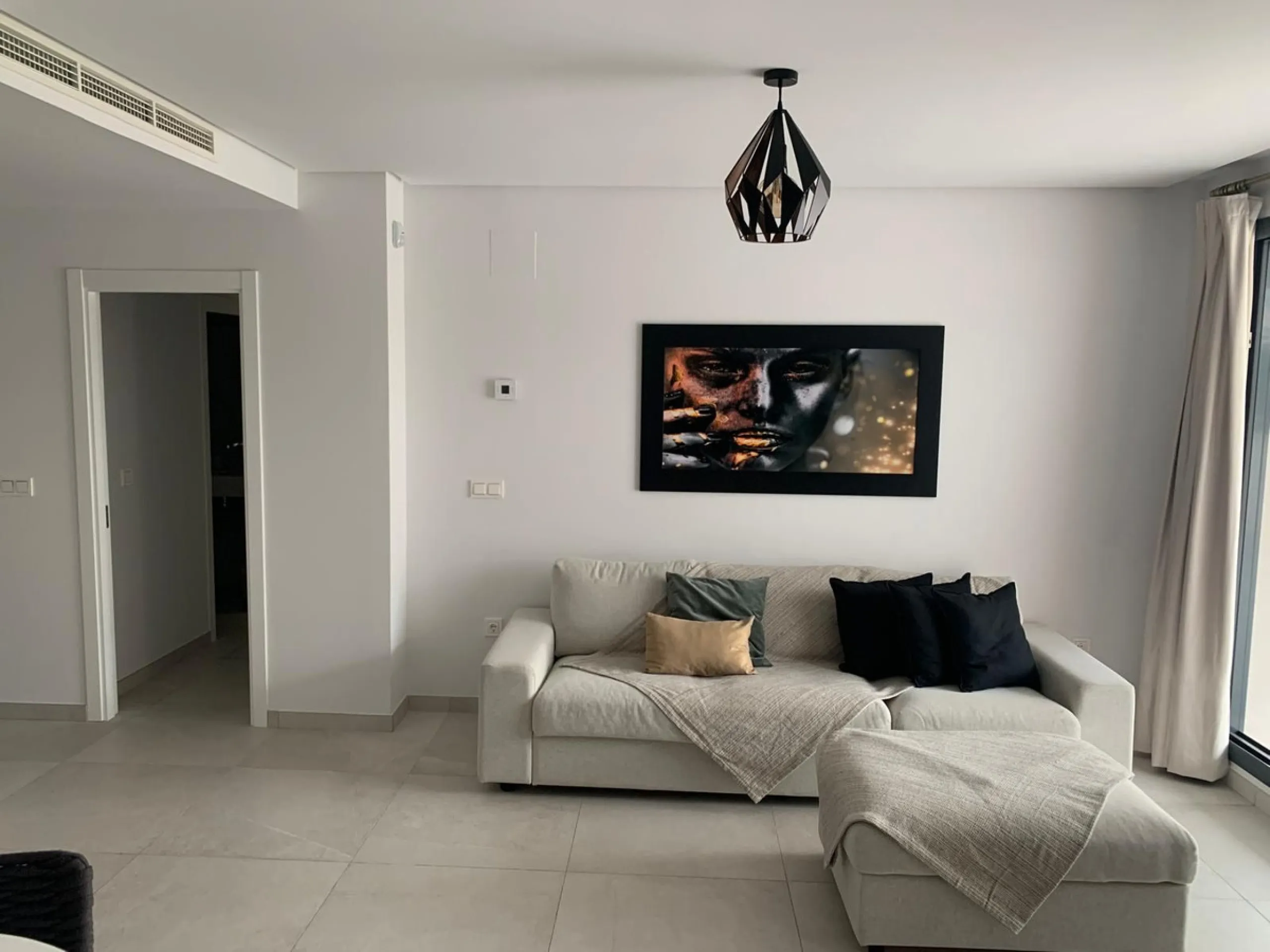 Contemporary Apartment with Exceptional 100 m² Terrace & Sea Views – Benahavís / Marbella