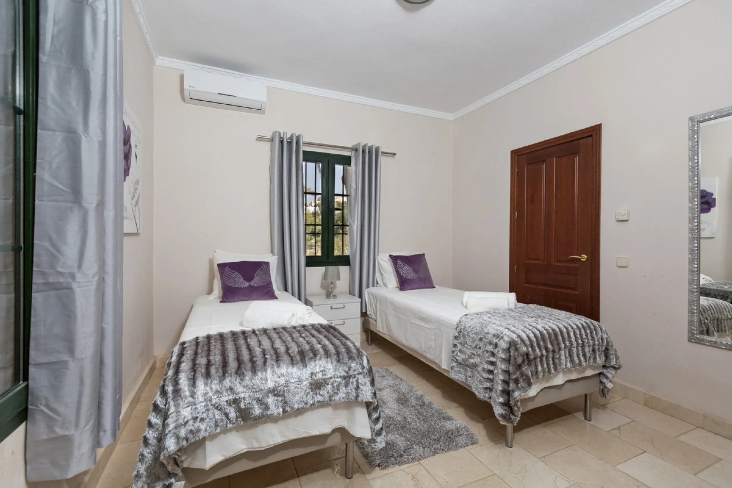 House - Detached Villa в продаже в Benahavís, Málaga. В доме 12 спален и 10 ванных комнат. Площадь дома 1058 м². Площадь участка 4899 м²