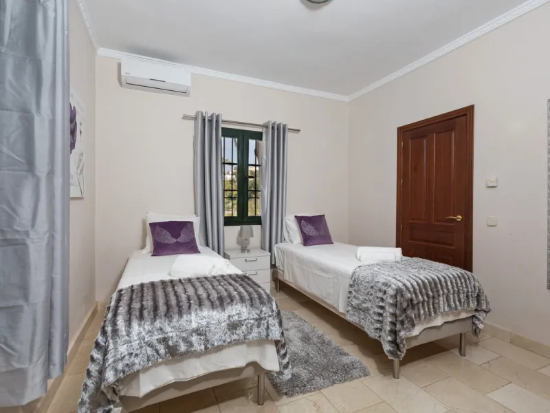 House - Detached Villa в продаже в Benahavís, Málaga. В доме 12 спален и 10 ванных комнат. Площадь дома 1058 м². Площадь участка 4899 м²