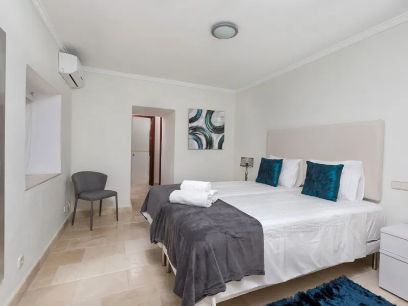 House - Detached Villa в продаже в Benahavís, Málaga. В доме 12 спален и 10 ванных комнат. Площадь дома 1058 м². Площадь участка 4899 м²