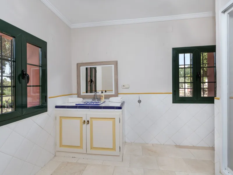 House - Detached Villa в продаже в Benahavís, Málaga. В доме 12 спален и 10 ванных комнат. Площадь дома 1058 м². Площадь участка 4899 м²