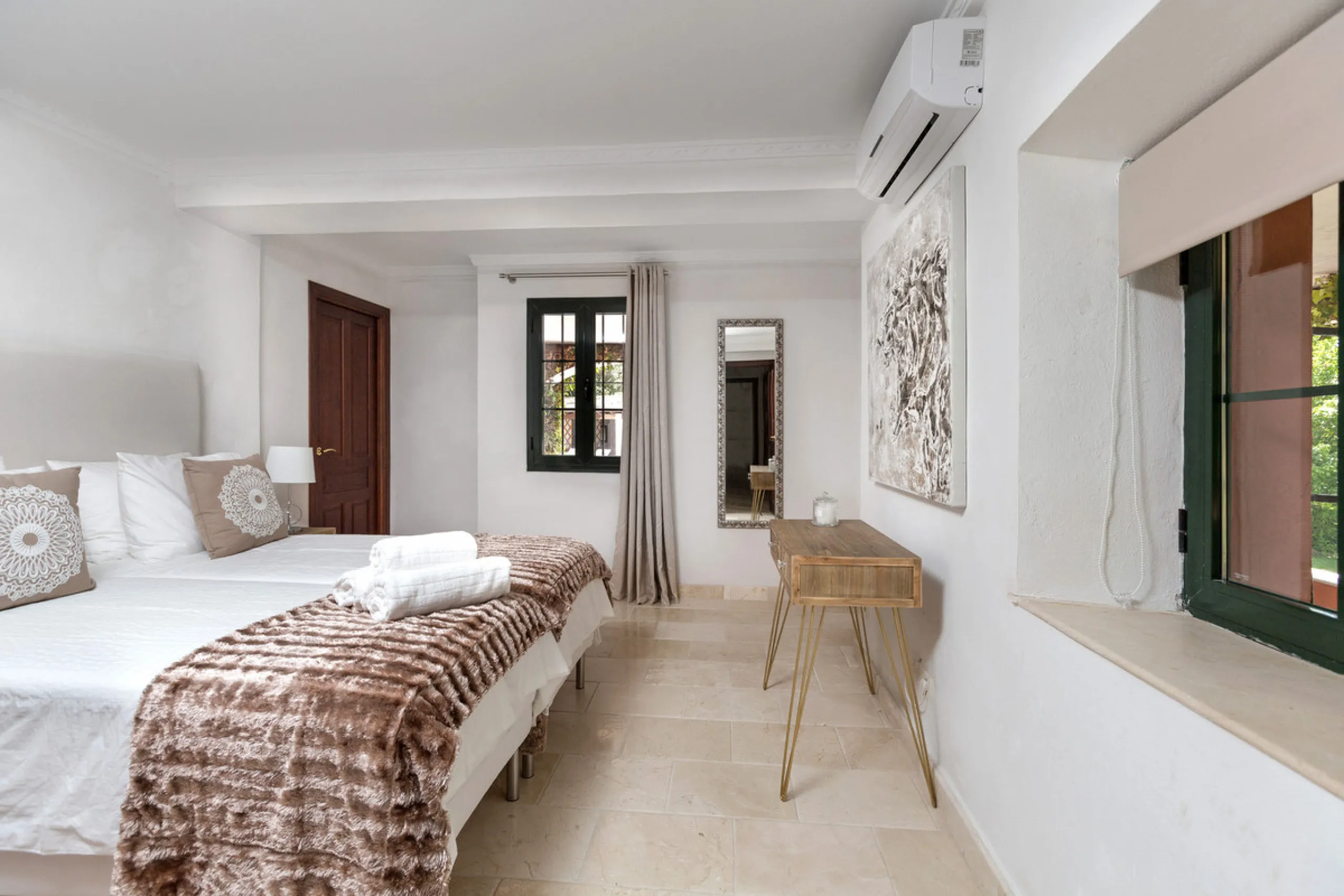 House - Detached Villa в продаже в Benahavís, Málaga. В доме 12 спален и 10 ванных комнат. Площадь дома 1058 м². Площадь участка 4899 м²