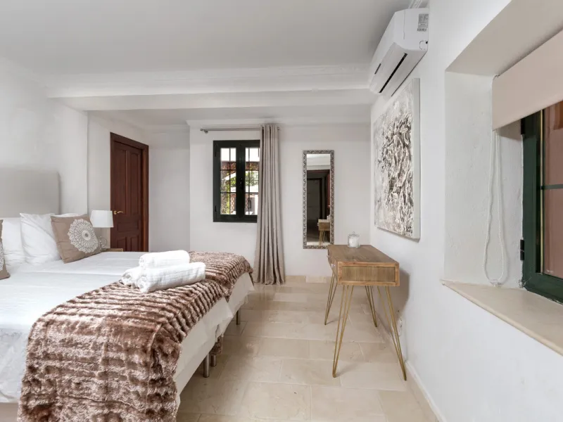House - Detached Villa в продаже в Benahavís, Málaga. В доме 12 спален и 10 ванных комнат. Площадь дома 1058 м². Площадь участка 4899 м²