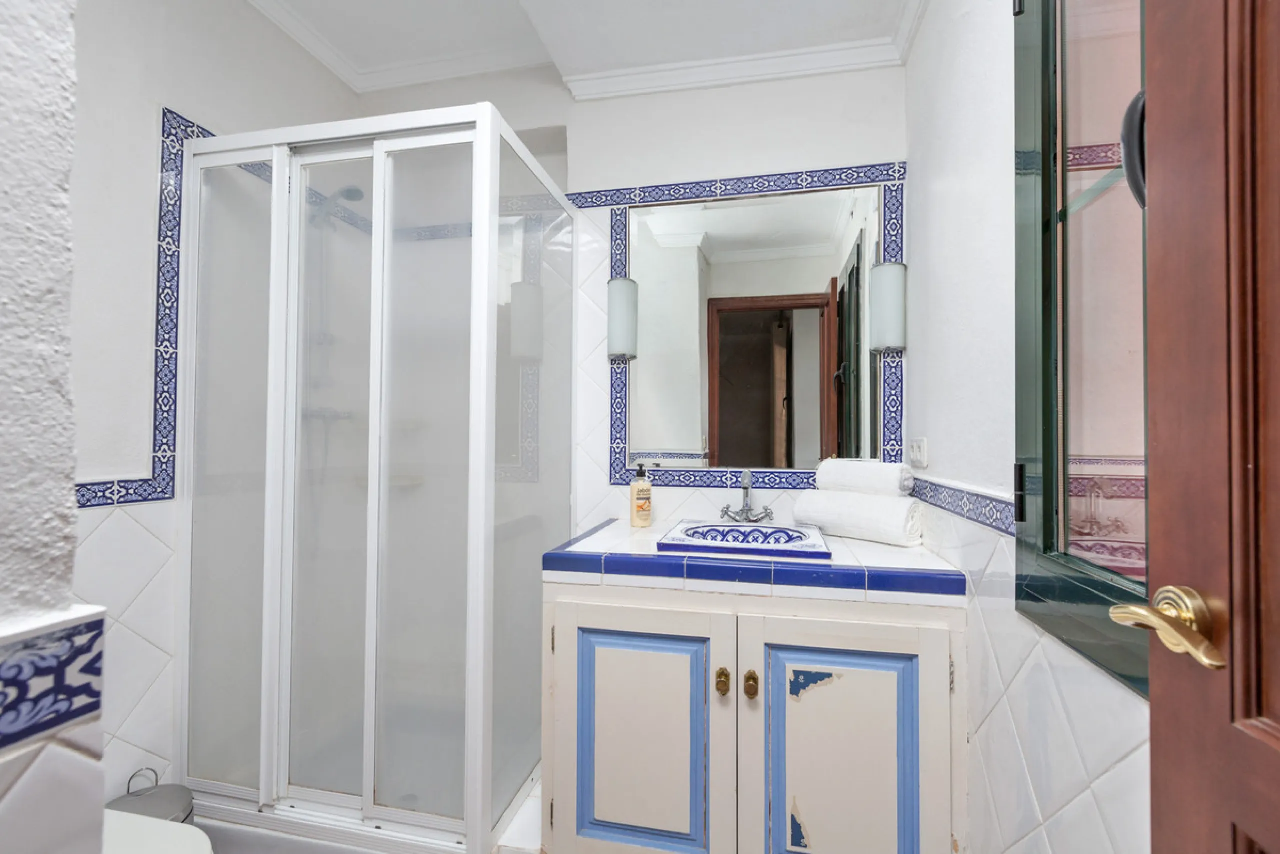 House - Detached Villa в продаже в Benahavís, Málaga. В доме 12 спален и 10 ванных комнат. Площадь дома 1058 м². Площадь участка 4899 м²