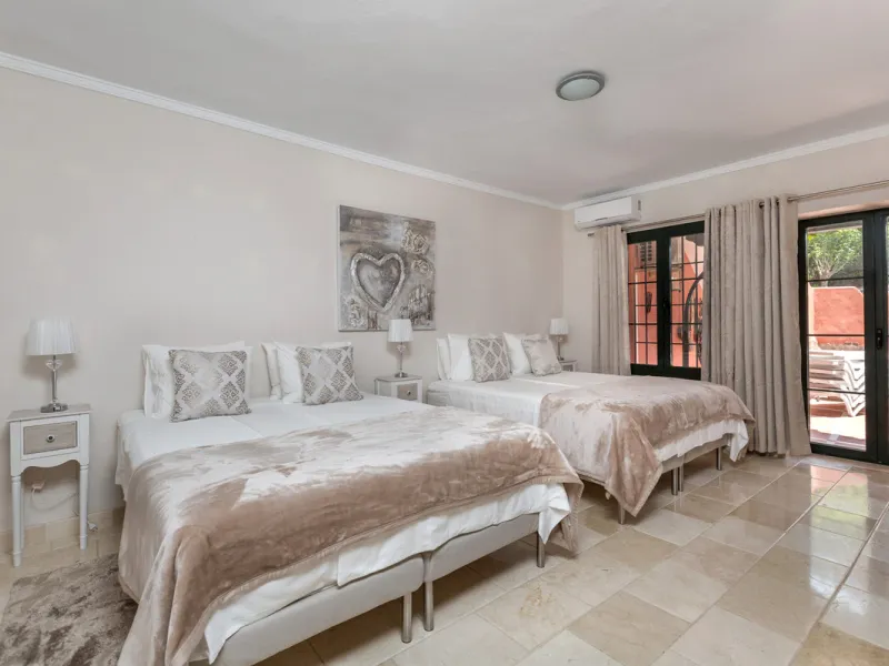 House - Detached Villa в продаже в Benahavís, Málaga. В доме 12 спален и 10 ванных комнат. Площадь дома 1058 м². Площадь участка 4899 м²