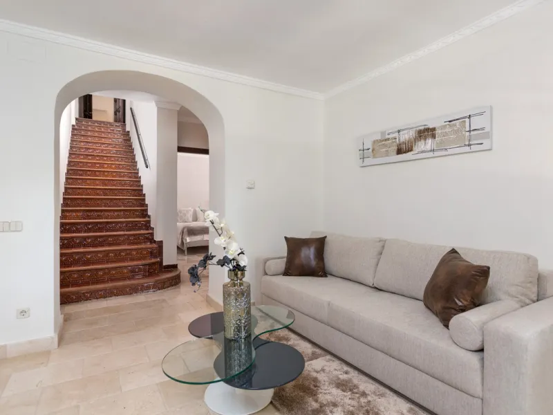 House - Detached Villa в продаже в Benahavís, Málaga. В доме 12 спален и 10 ванных комнат. Площадь дома 1058 м². Площадь участка 4899 м²