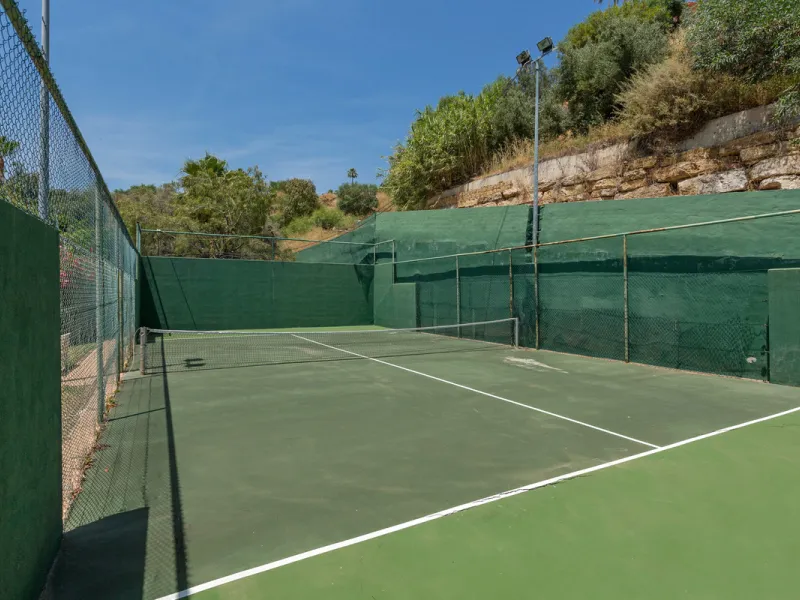 House - Detached Villa в продаже в Benahavís, Málaga. В доме 12 спален и 10 ванных комнат. Площадь дома 1058 м². Площадь участка 4899 м²