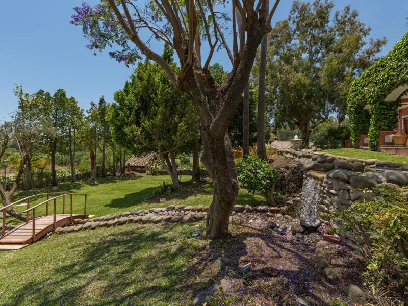House - Detached Villa в продаже в Benahavís, Málaga. В доме 12 спален и 10 ванных комнат. Площадь дома 1058 м². Площадь участка 4899 м²