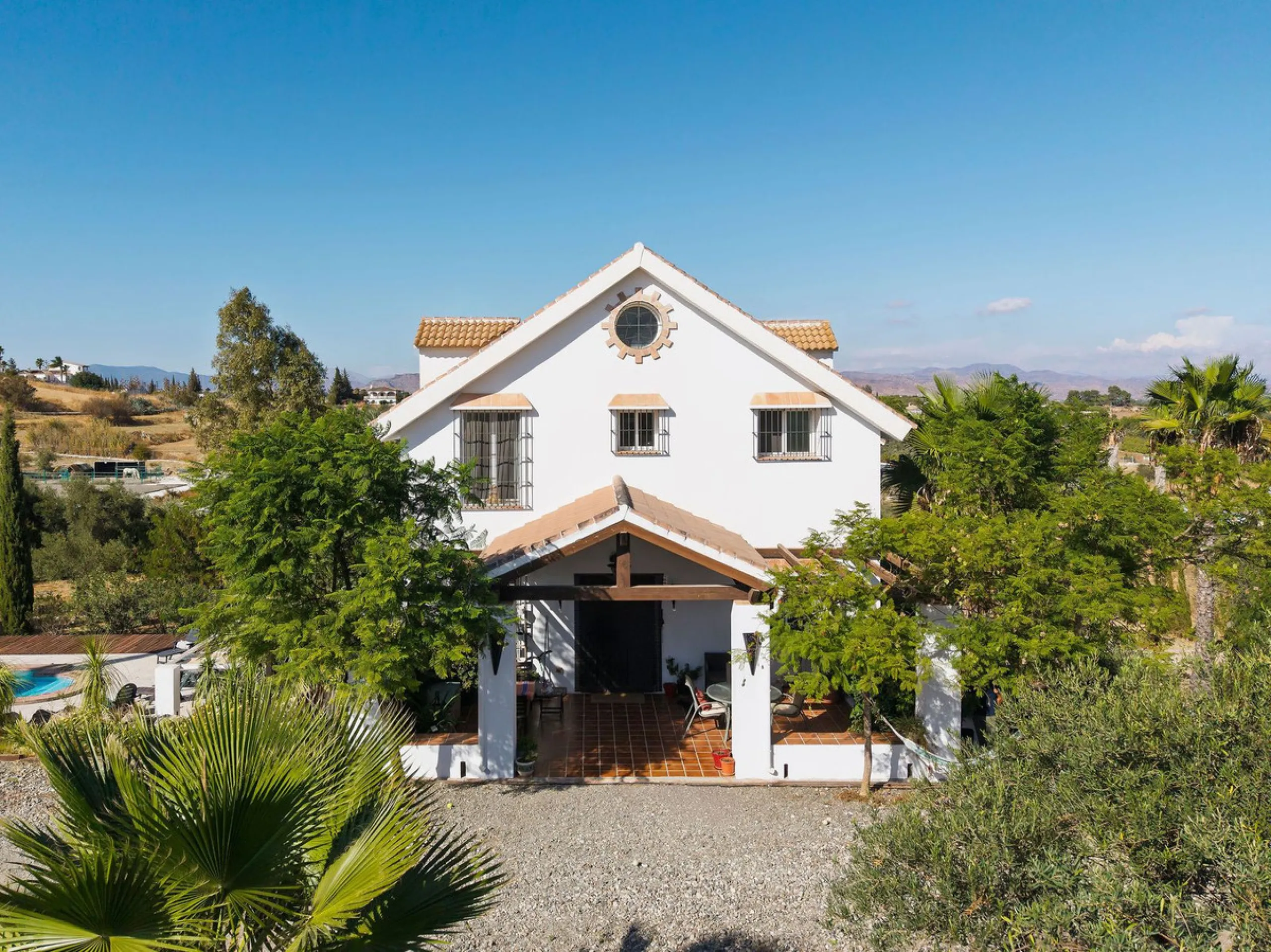 Welcome to this villa in the Alhaurín countryside offering 4 bedrooms, 4 bathrooms, over 5,000 m² plot  and a private pool!
