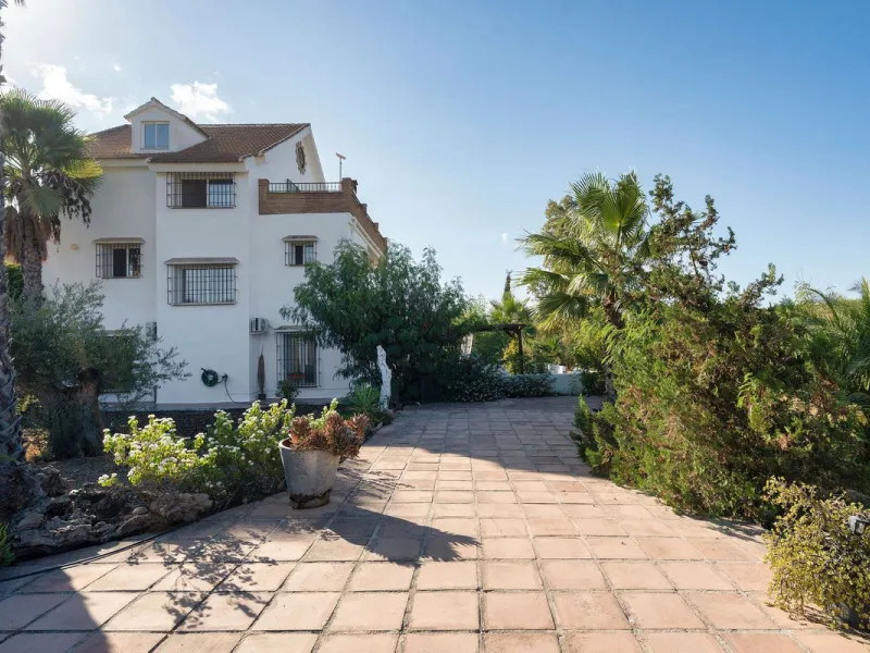 Welcome to this villa in the Alhaurín countryside offering 4 bedrooms, 4 bathrooms, over 5,000 m² plot  and a private pool!