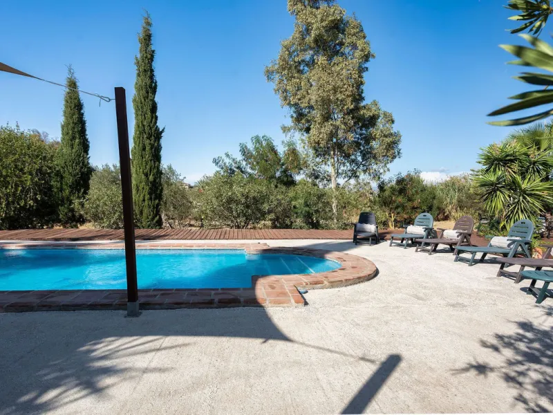 Welcome to this villa in the Alhaurín countryside offering 4 bedrooms, 4 bathrooms, over 5,000 m² plot  and a private pool!