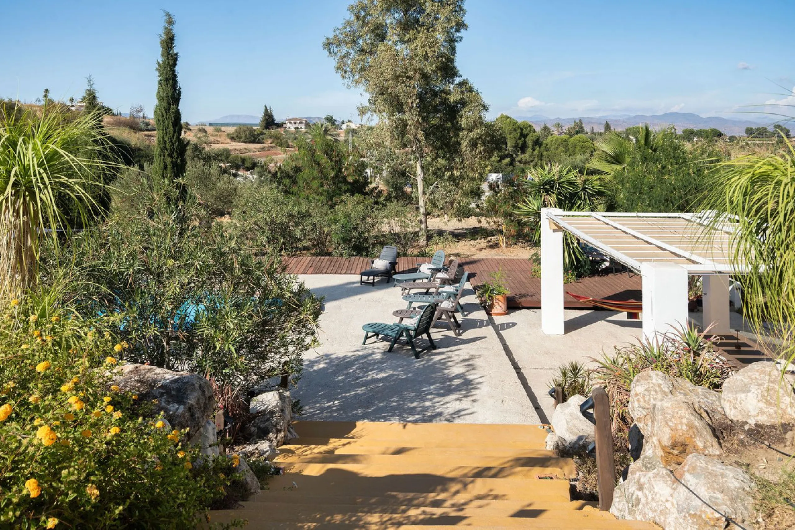 Welcome to this villa in the Alhaurín countryside offering 4 bedrooms, 4 bathrooms, over 5,000 m² plot  and a private pool!