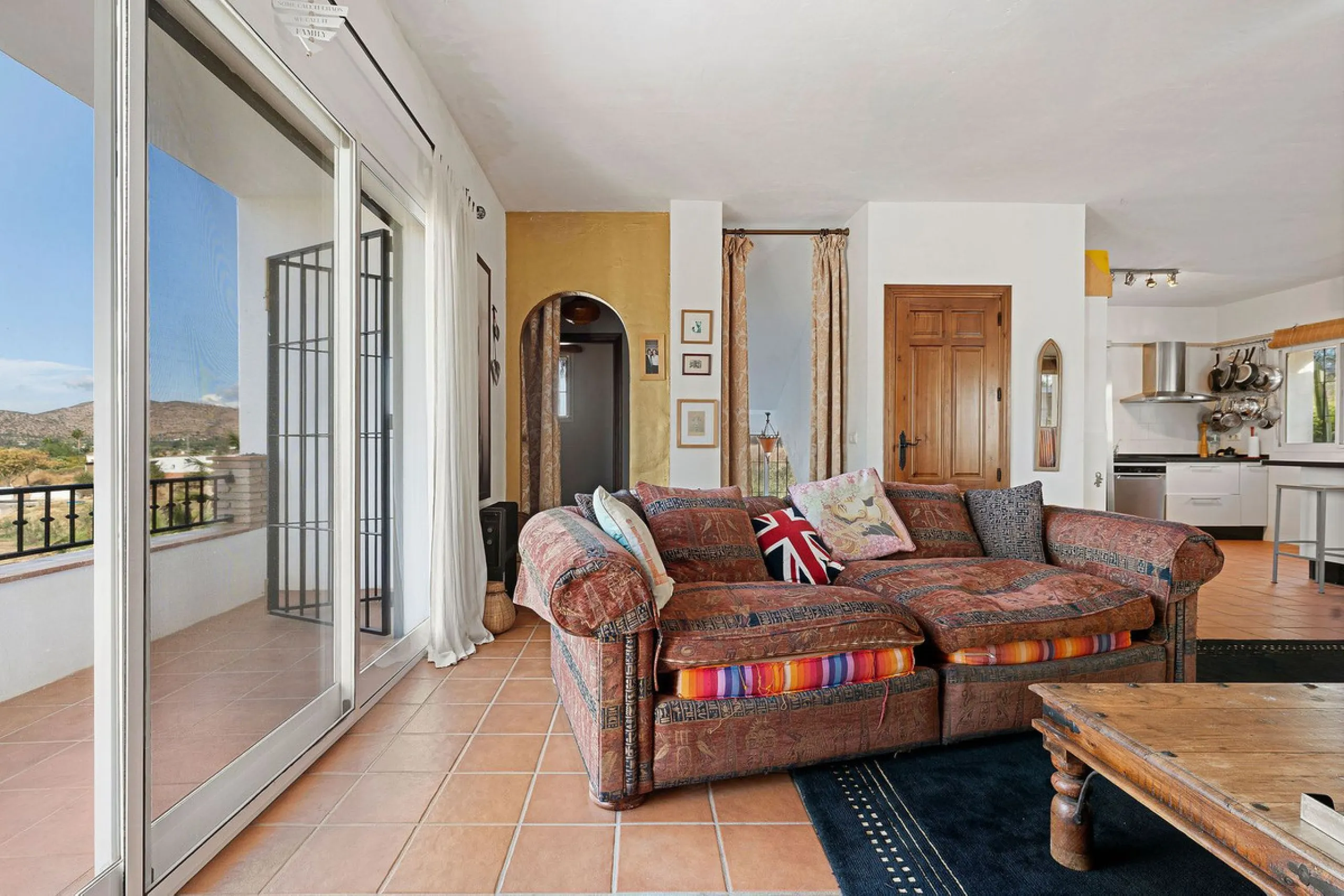 Welcome to this villa in the Alhaurín countryside offering 4 bedrooms, 4 bathrooms, over 5,000 m² plot  and a private pool!