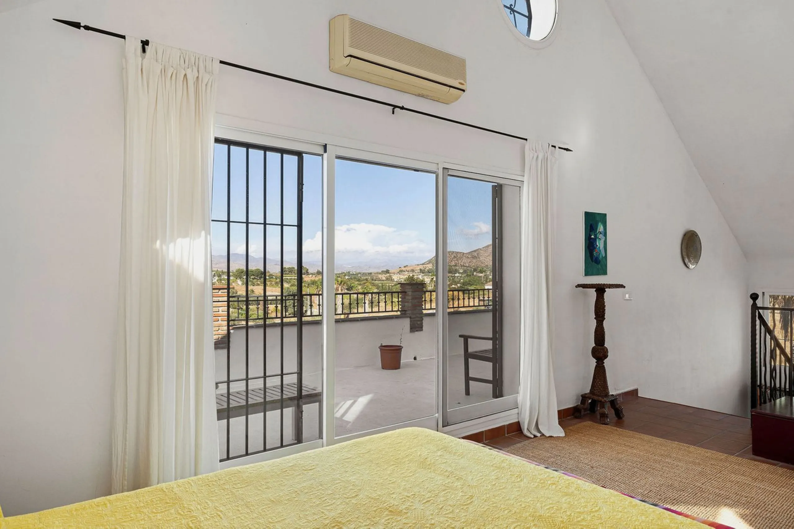 Welcome to this villa in the Alhaurín countryside offering 4 bedrooms, 4 bathrooms, over 5,000 m² plot  and a private pool!