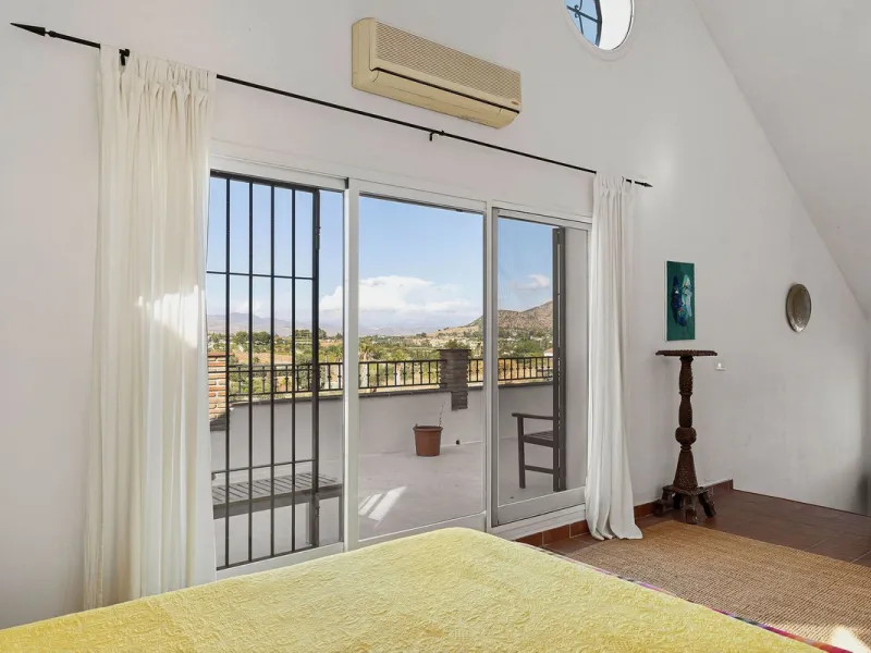 Welcome to this villa in the Alhaurín countryside offering 4 bedrooms, 4 bathrooms, over 5,000 m² plot  and a private pool!