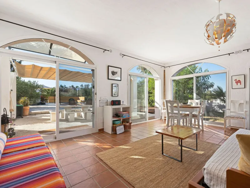 Welcome to this villa in the Alhaurín countryside offering 4 bedrooms, 4 bathrooms, over 5,000 m² plot  and a private pool!