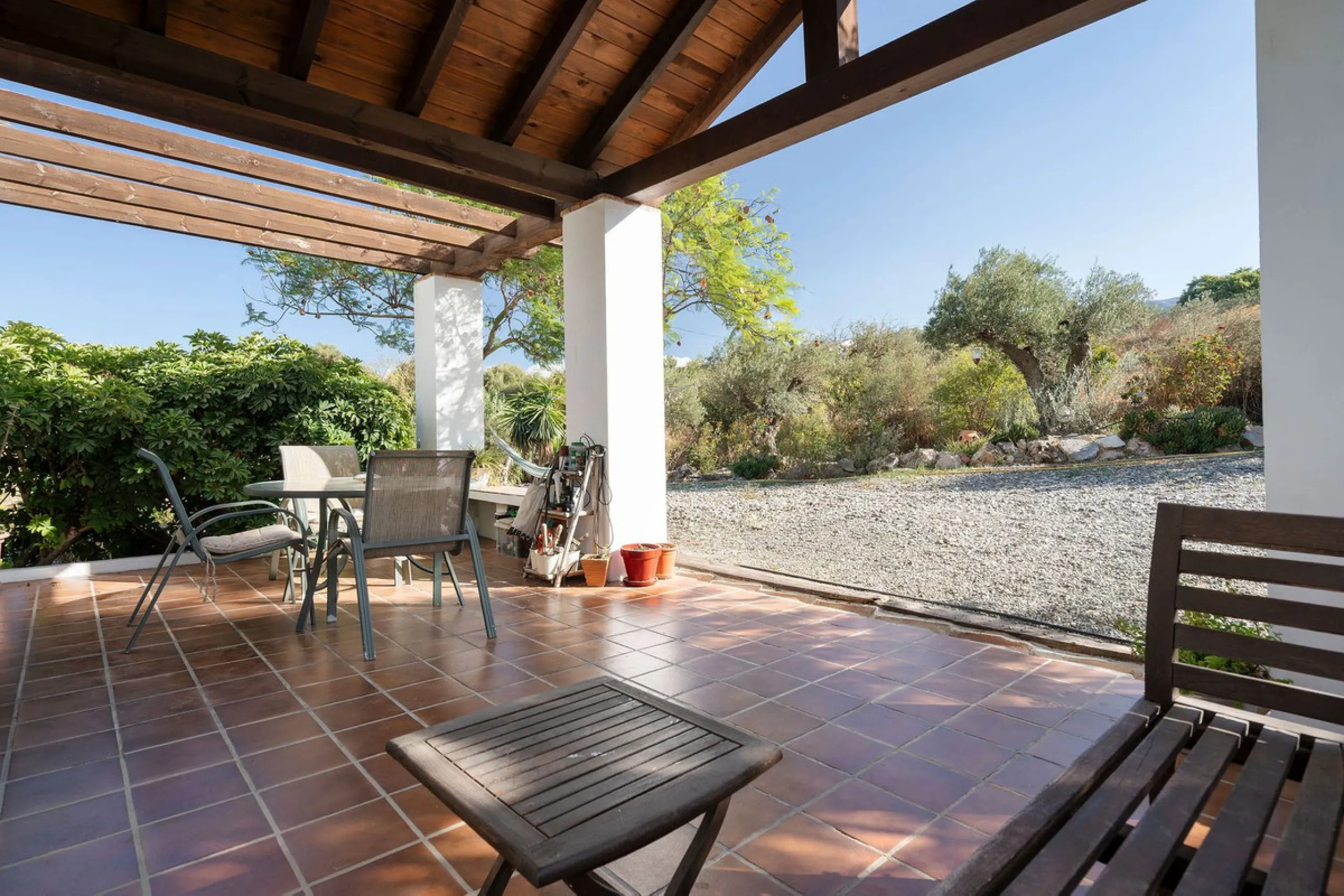 Welcome to this villa in the Alhaurín countryside offering 4 bedrooms, 4 bathrooms, over 5,000 m² plot  and a private pool!