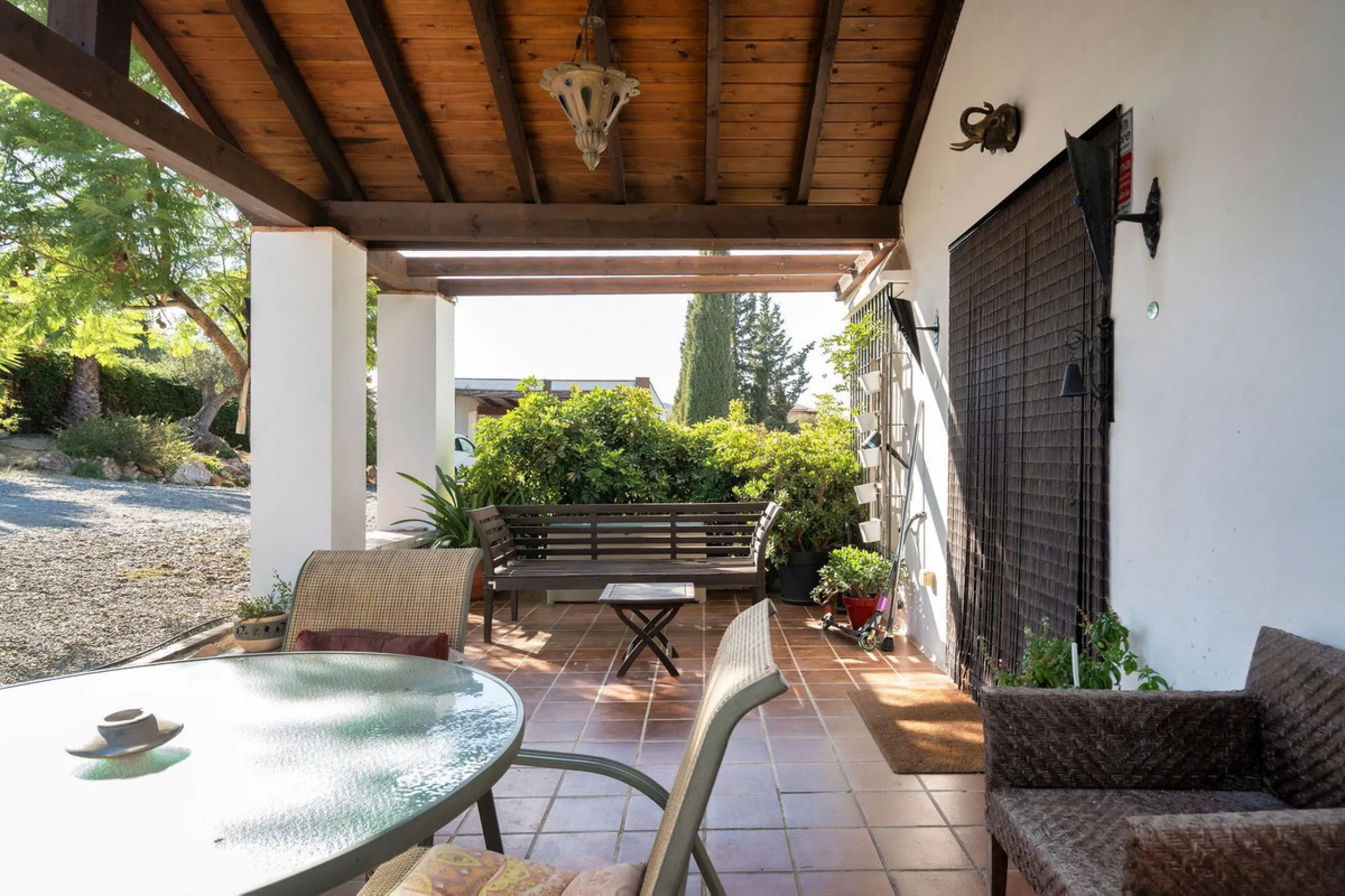 Welcome to this villa in the Alhaurín countryside offering 4 bedrooms, 4 bathrooms, over 5,000 m² plot  and a private pool!