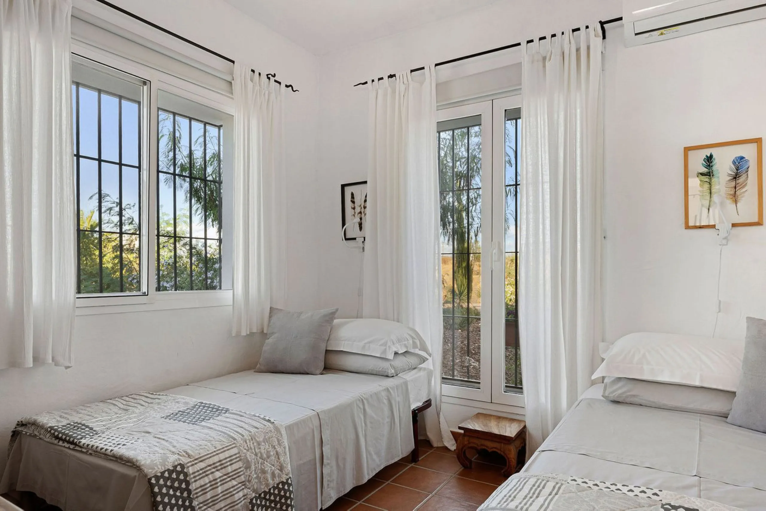 Welcome to this villa in the Alhaurín countryside offering 4 bedrooms, 4 bathrooms, over 5,000 m² plot  and a private pool!
