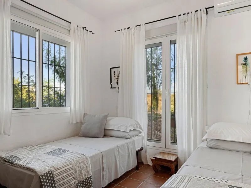 Welcome to this villa in the Alhaurín countryside offering 4 bedrooms, 4 bathrooms, over 5,000 m² plot  and a private pool!