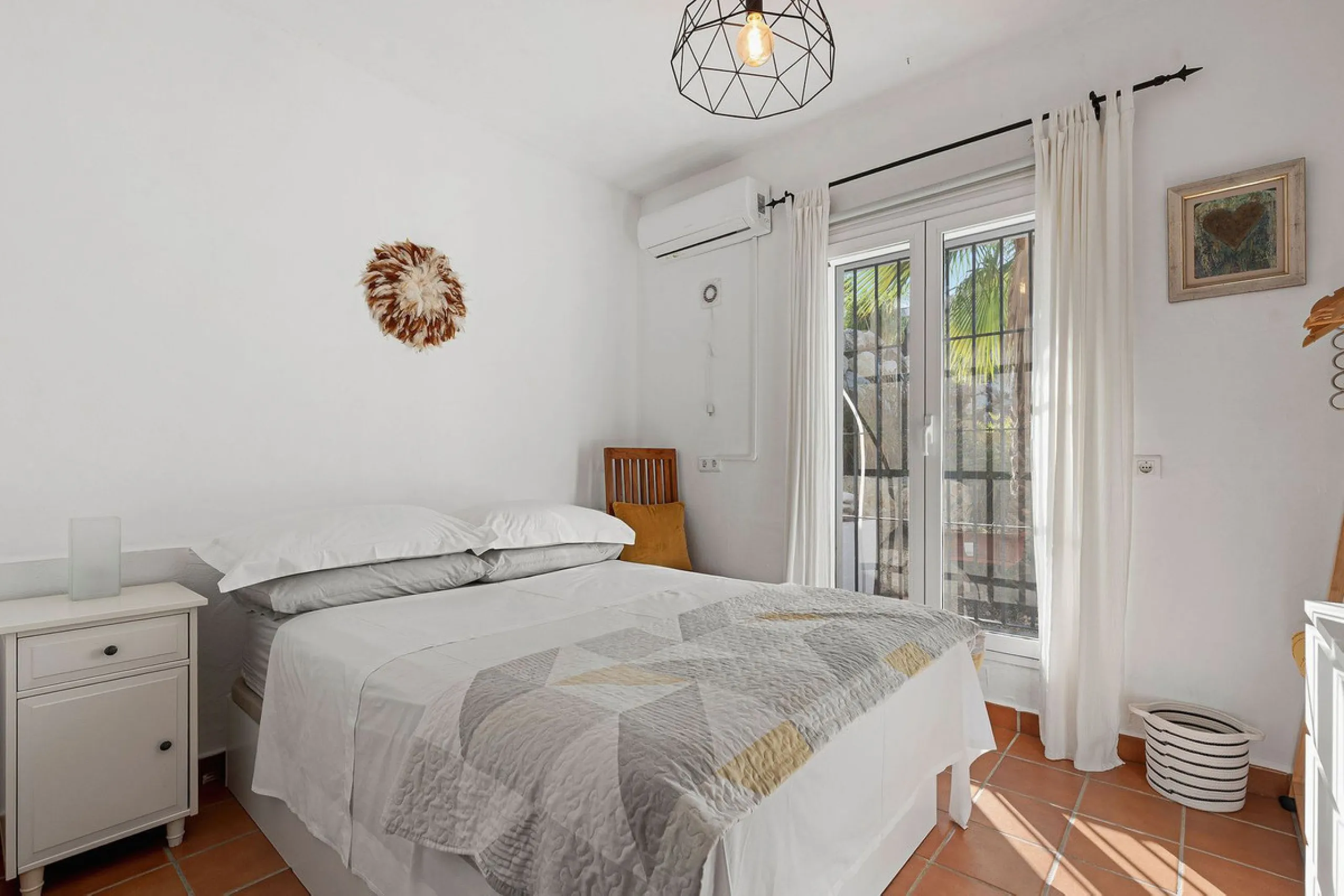 Welcome to this villa in the Alhaurín countryside offering 4 bedrooms, 4 bathrooms, over 5,000 m² plot  and a private pool!