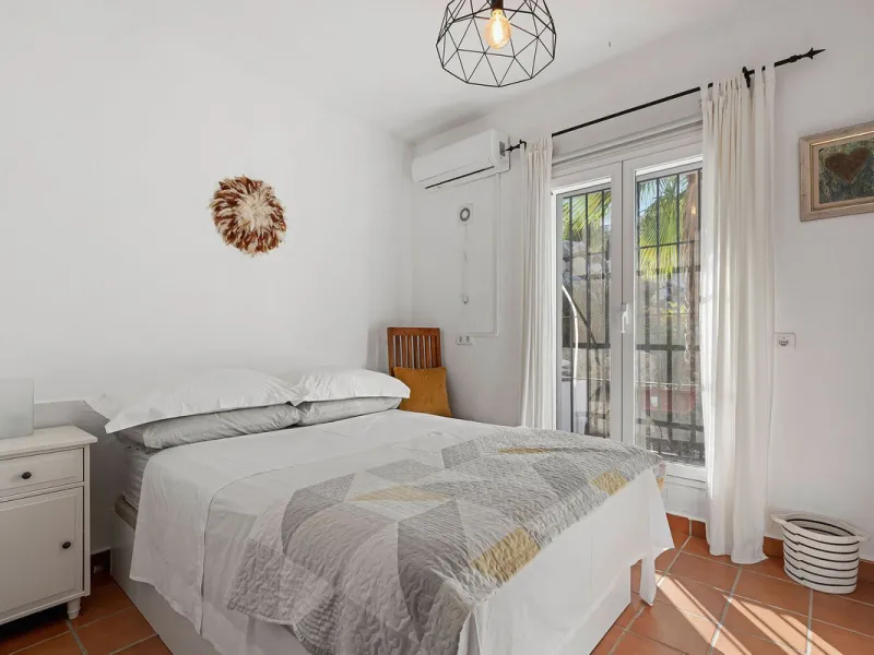 Welcome to this villa in the Alhaurín countryside offering 4 bedrooms, 4 bathrooms, over 5,000 m² plot  and a private pool!