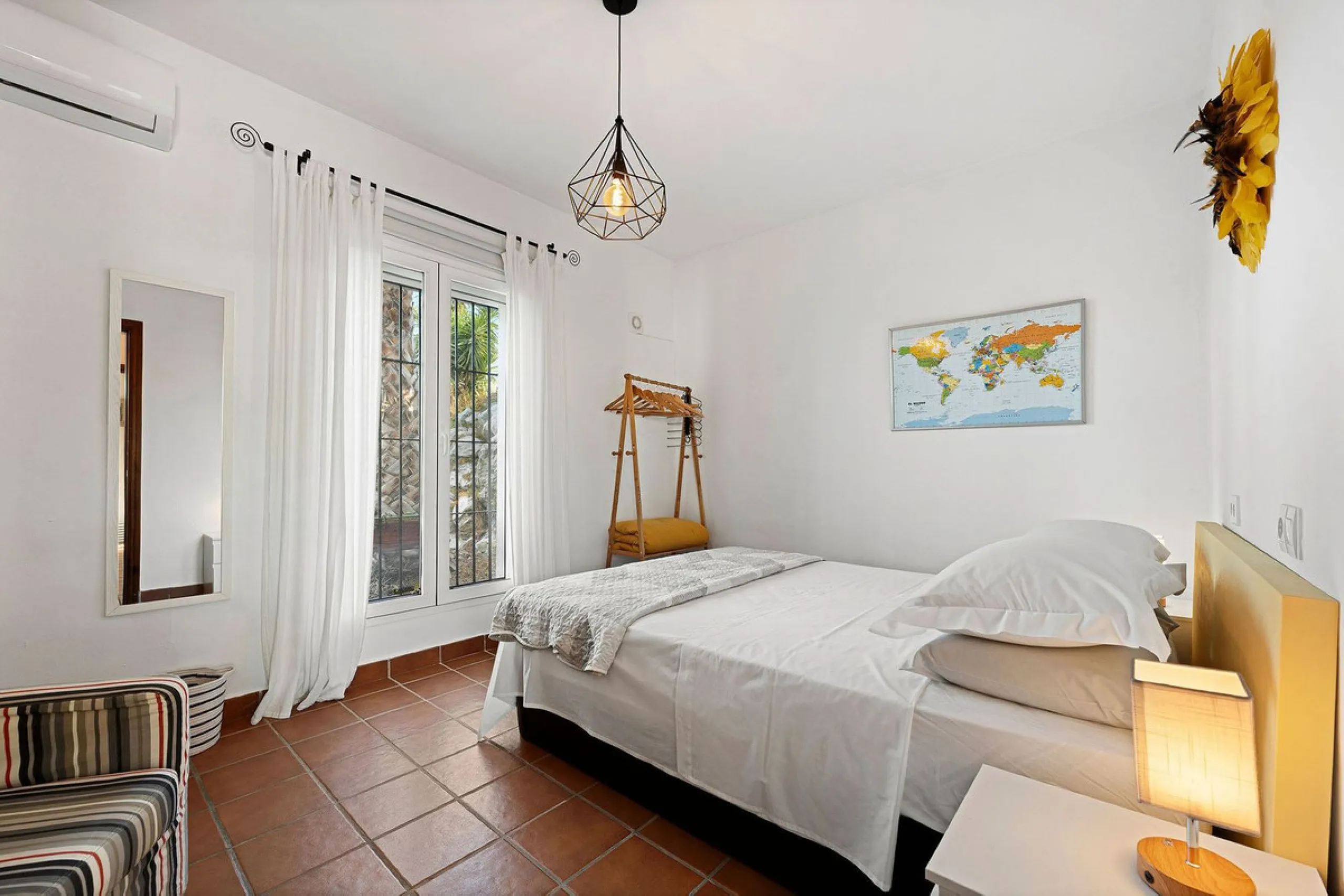 Welcome to this villa in the Alhaurín countryside offering 4 bedrooms, 4 bathrooms, over 5,000 m² plot  and a private pool!