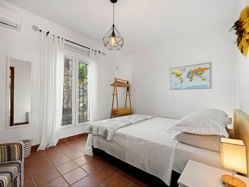 Welcome to this villa in the Alhaurín countryside offering 4 bedrooms, 4 bathrooms, over 5,000 m² plot  and a private pool!