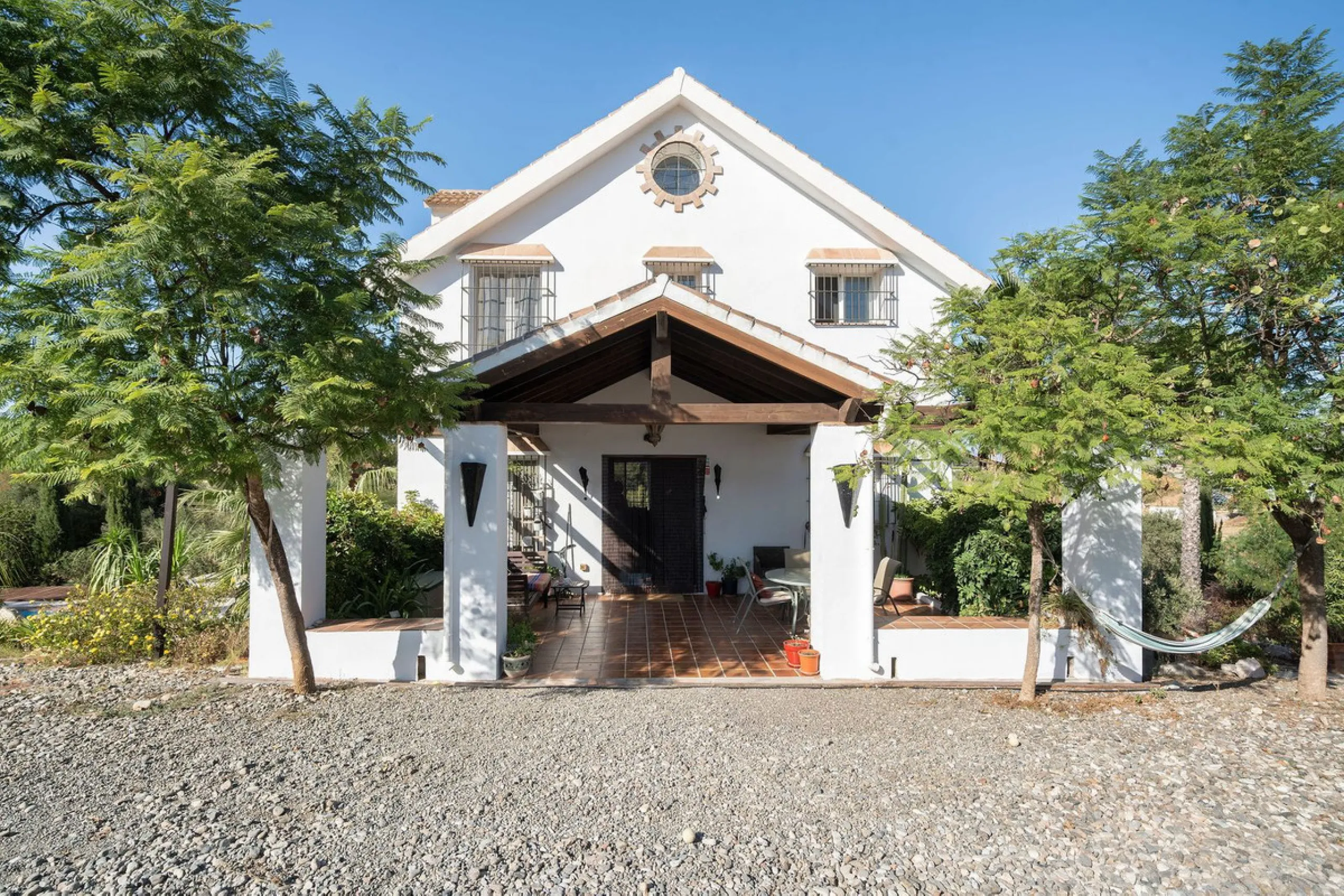 Welcome to this villa in the Alhaurín countryside offering 4 bedrooms, 4 bathrooms, over 5,000 m² plot  and a private pool!