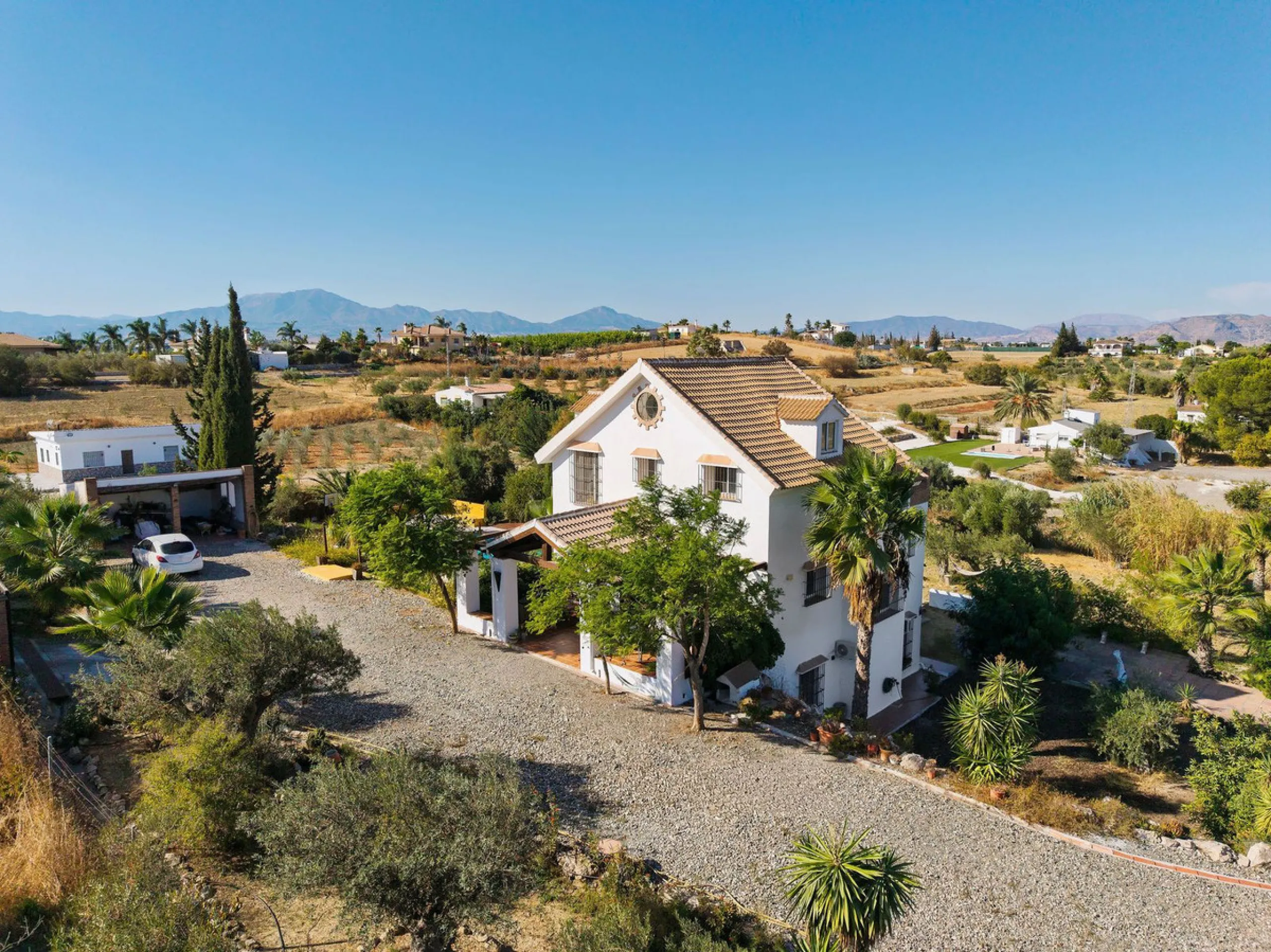 Welcome to this villa in the Alhaurín countryside offering 4 bedrooms, 4 bathrooms, over 5,000 m² plot  and a private pool!