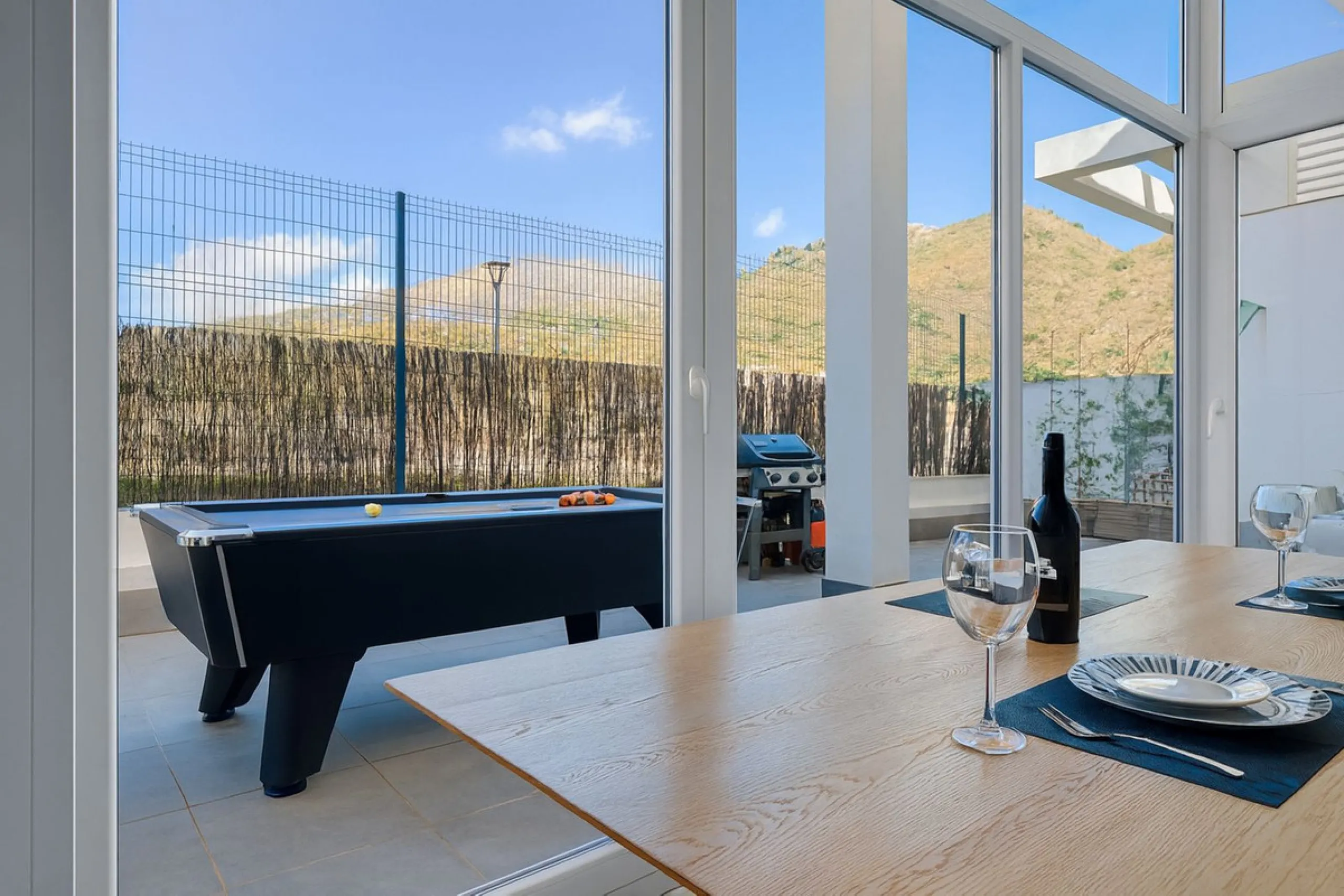 Fantastic 3 bedroom apartment in Riverside, Benahavis village.