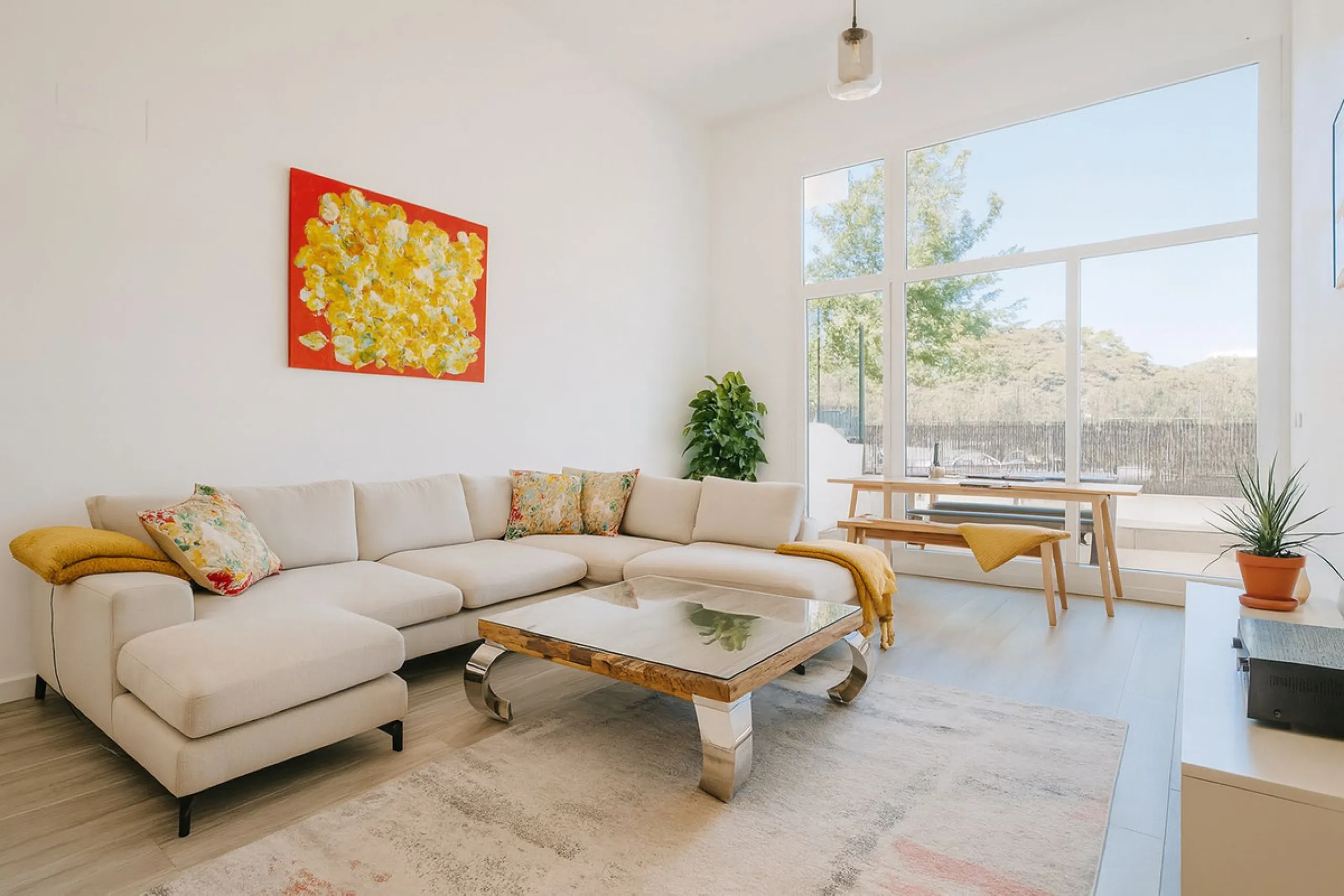 Fantastic 3 bedroom apartment in Riverside, Benahavis village.