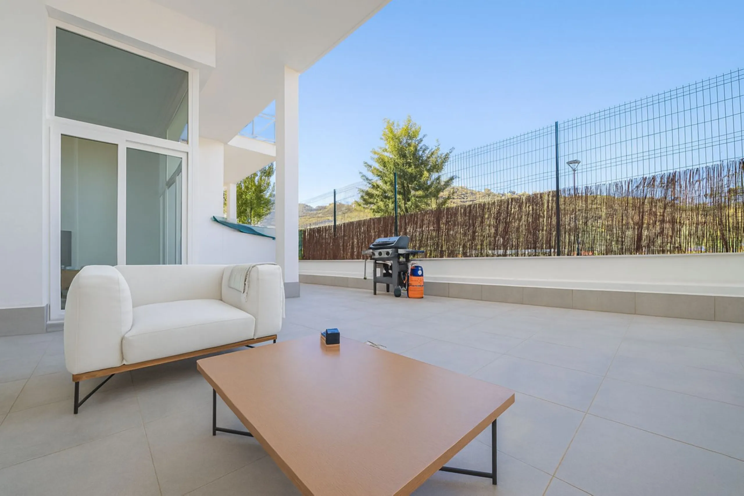 Fantastic 3 bedroom apartment in Riverside, Benahavis village.