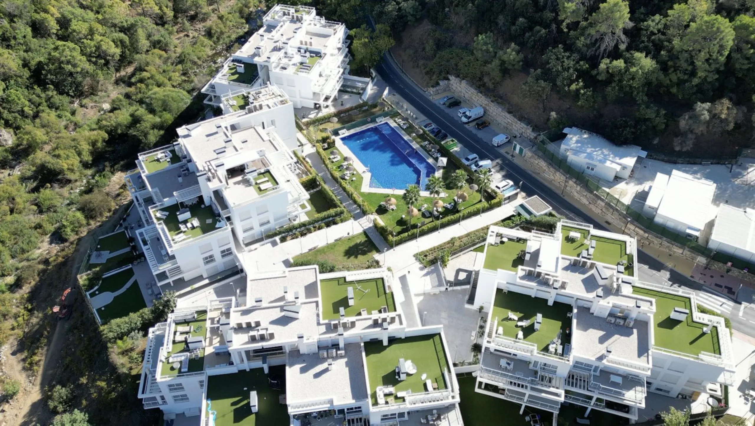 Fantastic 3 bedroom apartment in Riverside, Benahavis village.