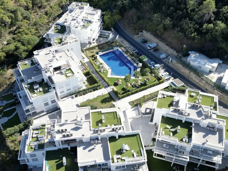 Fantastic 3 bedroom apartment in Riverside, Benahavis village.
