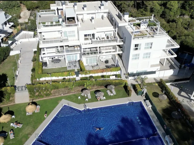 Fantastic 3 bedroom apartment in Riverside, Benahavis village.