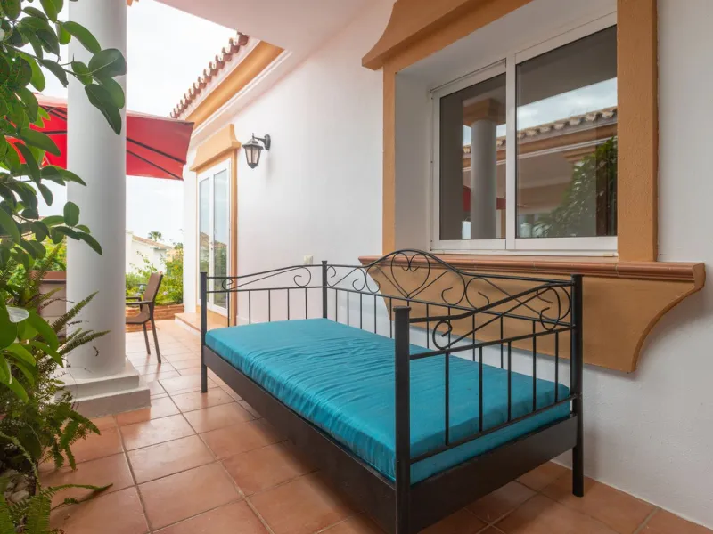 Stunning typical Andalusian 200m2 south-facing villa on one floor, partly renovated in 2024, offers sea views and is located in a very popular area of Riviera del Sol in very quiet street, just a 15-minute walk from the beach and 10 minutes from restauran
