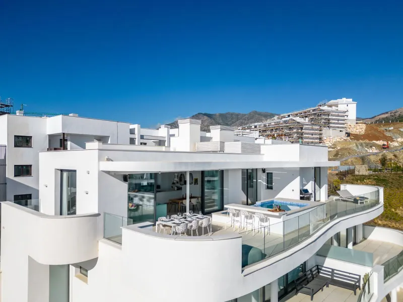 Apartment - Penthouse в продаже в Fuengirola, Málaga. В доме 3 спален и 2 ванных комнат. Площадь дома 156 м²