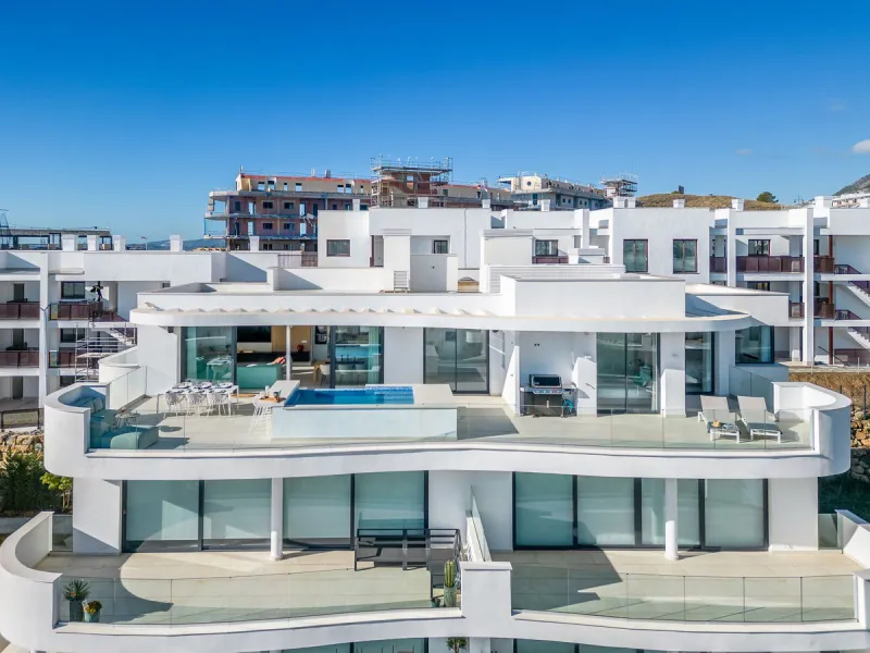 Apartment - Penthouse в продаже в Fuengirola, Málaga. В доме 3 спален и 2 ванных комнат. Площадь дома 156 м²