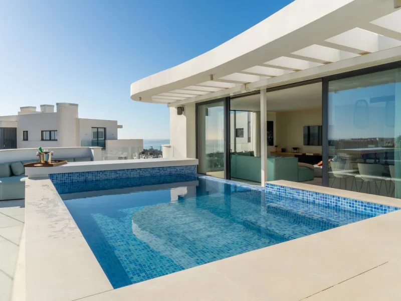 Apartment - Penthouse в продаже в Fuengirola, Málaga. В доме 3 спален и 2 ванных комнат. Площадь дома 156 м²