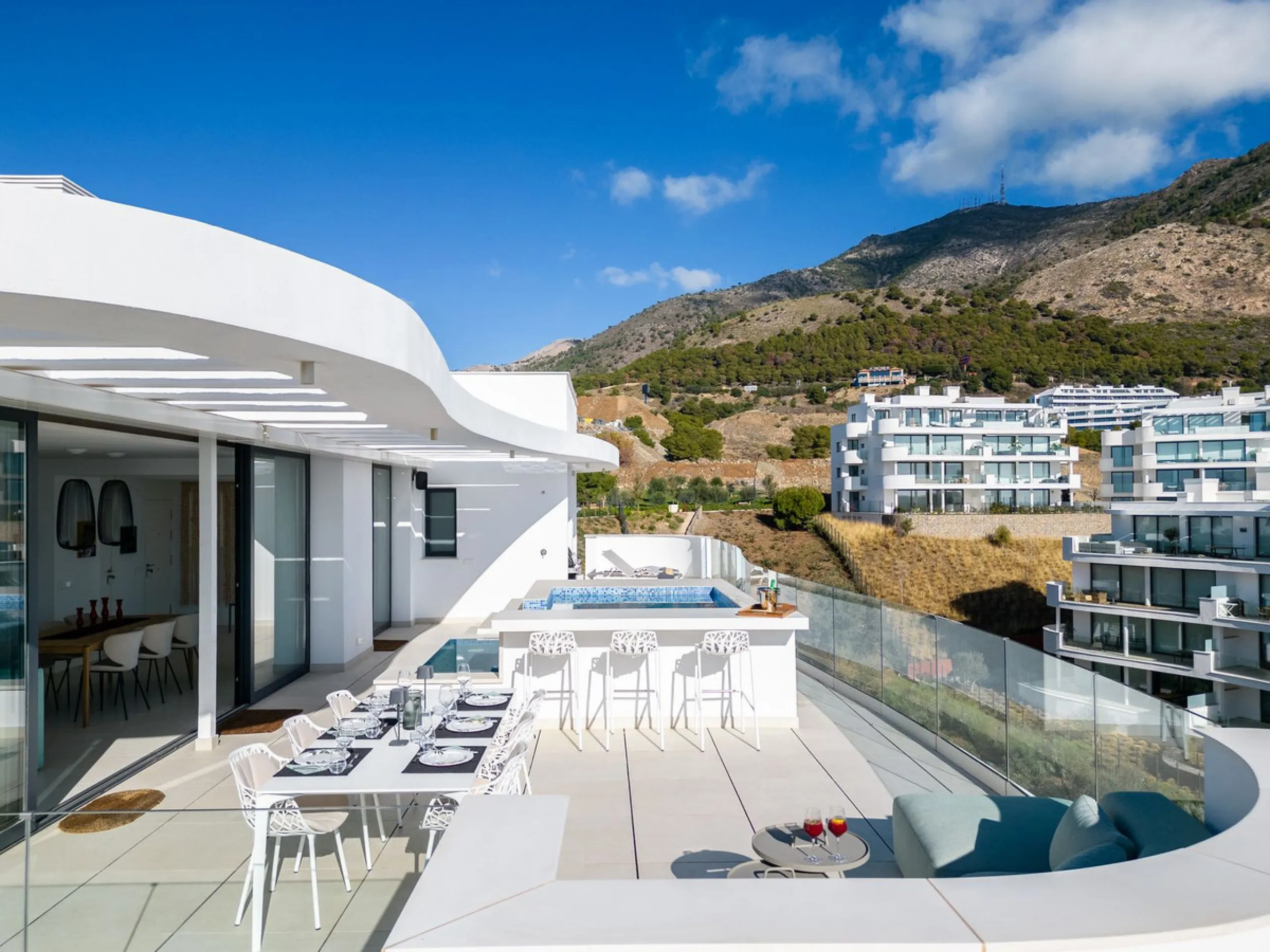 Apartment - Penthouse в продаже в Fuengirola, Málaga. В доме 3 спален и 2 ванных комнат. Площадь дома 156 м²