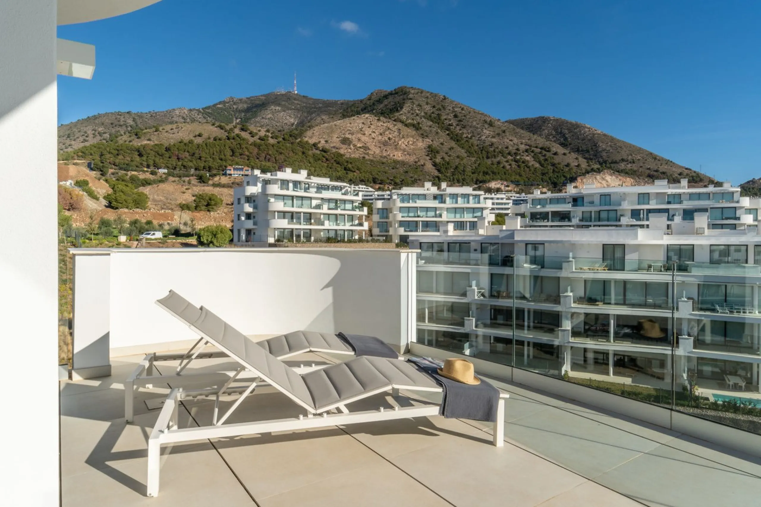 Apartment - Penthouse в продаже в Fuengirola, Málaga. В доме 3 спален и 2 ванных комнат. Площадь дома 156 м²