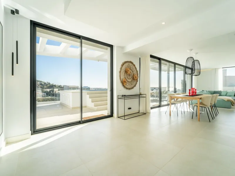 Apartment - Penthouse в продаже в Fuengirola, Málaga. В доме 3 спален и 2 ванных комнат. Площадь дома 156 м²