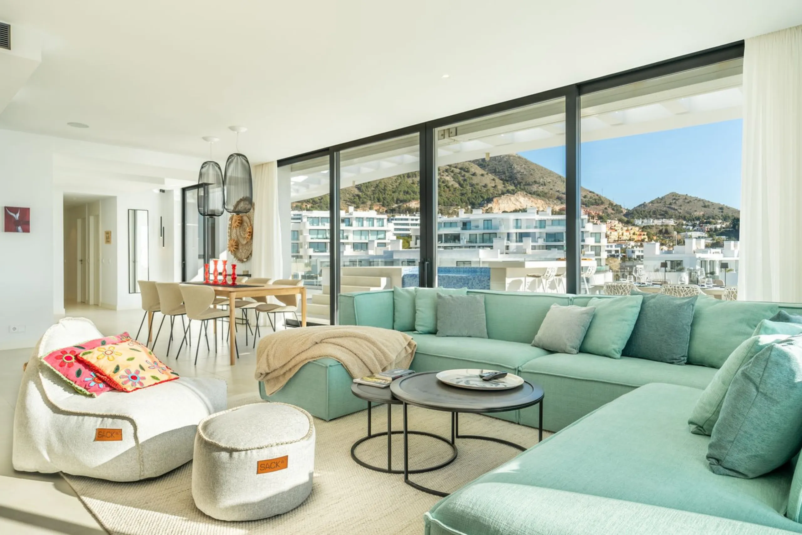 Apartment - Penthouse в продаже в Fuengirola, Málaga. В доме 3 спален и 2 ванных комнат. Площадь дома 156 м²